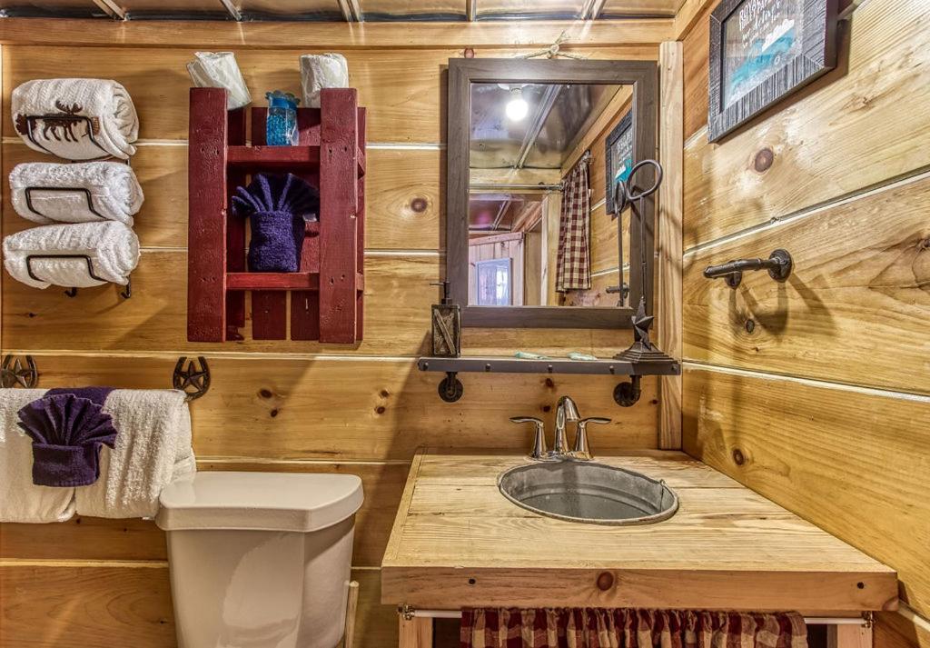 The Tiny Barn, 1089 Free Tickets Each Paid Day, Dollywood And More เซอเวียร์วีล ภายนอก รูปภาพ