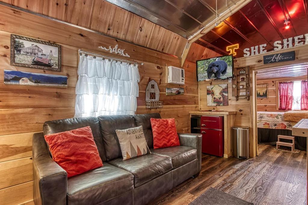 The Tiny Barn, 1089 Free Tickets Each Paid Day, Dollywood And More เซอเวียร์วีล ภายนอก รูปภาพ