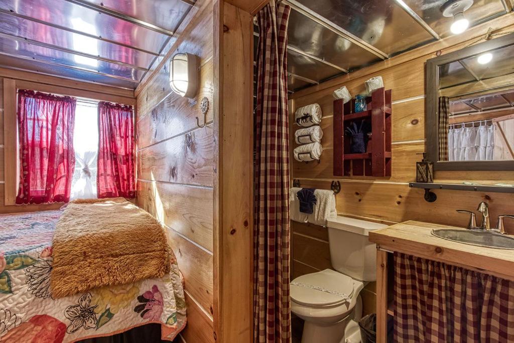 The Tiny Barn, 1089 Free Tickets Each Paid Day, Dollywood And More เซอเวียร์วีล ภายนอก รูปภาพ